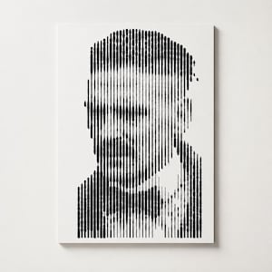 Puede incluir: Una impresión de arte mural rectangular que presenta un retrato creado con líneas verticales negras de grosor variable sobre un fondo blanco. Las líneas están moduladas para formar la silueta de una persona con chaqueta y pajarita.