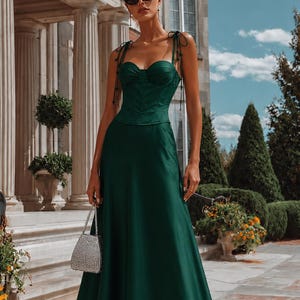 emerald green bustier dress Corset MISSGUIDED Sophisticated Cut-Out Sleeveless Size:size 7 no train emerald green corset dress short This formal dress has Amber Hours