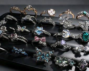 Compra 2 y llévate 1 gratis: Anillos apilables ajustables con diamantes de imitación / Diseños de banda abierta, mariposa y luna.