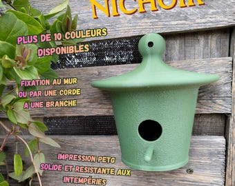 May include: A sage green birdhouse with a circular entrance hole and a small perch. The text on the image reads: NICHOIR, PLUS DE 10 COULEURS DISPONIBLES, FIXATION AU MUR OU PAR UNE CORDE A UNE BRANCHE, IMPRESSION PETG SOLIDE ET RESISTANTE AUX INTEMPERIES.