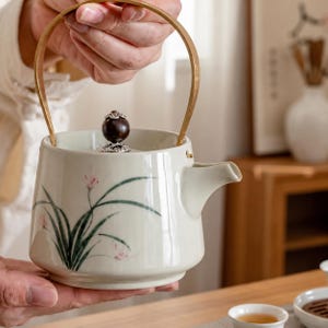 Teiera in ceramica dipinta a mano, teiera in gres realizzata a mano, teiera floreale, servizio da tè in stile giapponese, regalo per gli amanti del tè