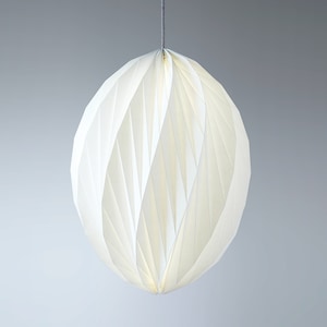 origami lampshade QUAINTRELLE M – handfolded paper lamp with a modern design