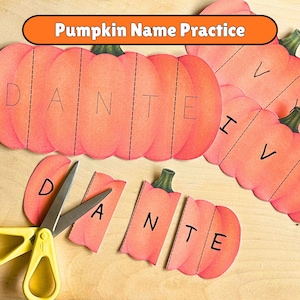 Może przedstawiać: Edukacyjna pomoc Pumpkin Name Practice składająca się z pomarańczowych wycinanek z papieru w kształcie dyni z przerywanymi liniami do wycinania oraz imieniem DANTE wydrukowanym czarnymi literami. Obok leżą nożyczki z żółtymi uchwytami.