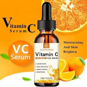 Könnte beinhalten: Eine braune Glastropfflasche mit Vitamin C Gesichtsserum und schwarzem Verschluss. Das Etikett trägt die Aufschrift Vitamin C Whitening Face Serum, 30ml/1.01fl.oz, und nennt Vorteile wie das Aufhellen von Flecken und die Hautaufhellung.