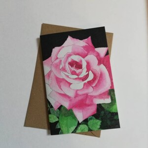 Cartão de felicitações em branco com rosas cor-de-rosa, cartão de felicitações com rosas em branco, cartão com rosas em branco, cartão com pintura de rosas, cartão com rosas em aquarela, pintura de rosas em aquarela.