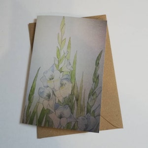 Biglietto d'auguri vuoto con gladioli, biglietto con gladioli bianchi, biglietto d'auguri vuoto con gladioli bianchi, biglietto acquerello con gladioli bianchi, biglietto dipinto con gladioli.