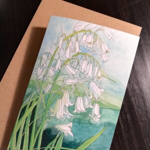 Biglietto di auguri con campanule bianche, biglietto di auguri con campanule, biglietto con campanule bianche, biglietto dipinto con campanule, biglietto acquerello con fiori, biglietto di auguri