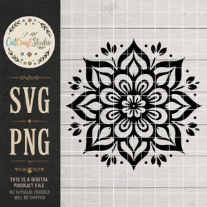 Può includere: Un design grafico mandala nero caratterizzato da petali simmetrici ispirati ai fiori e piccoli punti disposti in un motivo circolare. Il design è presentato su uno sfondo a griglia bianca con una barra laterale contenente il testo CutCraft Studio, SVG e PNG.