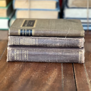 Lot med 3 vintage dekorativa bokstackor 1895-1905 (brun)