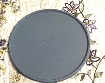 Tupperware 9 inch Round Country Blue Replacement Lid 230-16