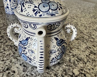 Blue & White Floral Ceramic Lidded Teapot with Double Handles – Chinoiserie Style Kitchen Décor