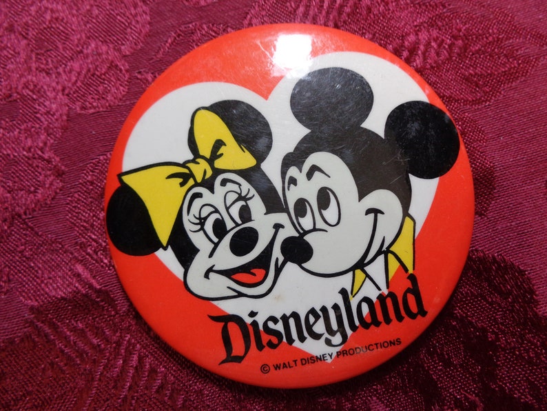Vintage 1980/'s DisneyLand Mickey and Minnie Mouse ButtonDisney Collectables
