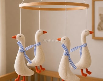 Giostrina per culla fatta a mano con anatre e oche, decorazione neutra in feltro, stile boho da appendere, regalo per baby shower.