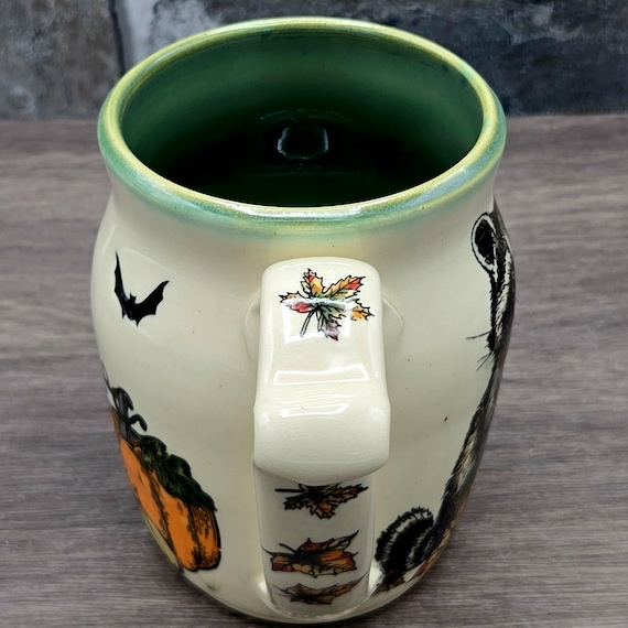 Raccoons in the pumpkin patch mug, 14 oz, large