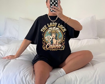 Camiseta gráfica Lady Luck Casino Queen: Camiseta vintage de juegos de azar de Las Vegas