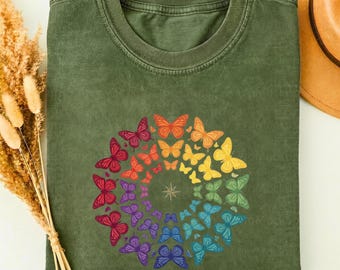 Camiseta de mariposa arcoíris, camiseta de mariposa Comfort Colors®, camiseta colorida de naturaleza, camiseta gráfica bohemia, regalo para amantes de las mariposas