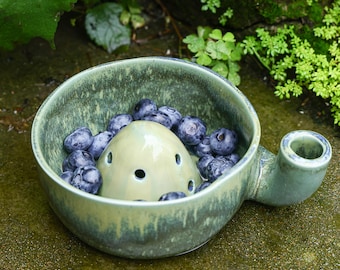 Rustic Sage Green Berry Bowl Ceramic Fruit Washer Colander Bowl Reactive Glaze Pottery Farmhouse Kitchen Decor Minimalist Housewarming Gift