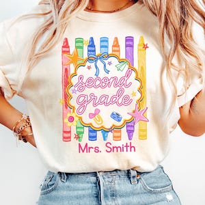 Gepersonaliseerd shirt voor leraar tweede leerjaar, cadeau leraar tweede leerjaar, terug naar school shirt, aangepast shirt leraar naam, T-shirt leraar basisonderwijs