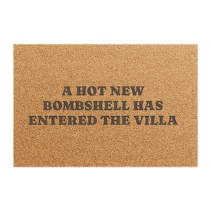 A Hot New Bombshell Has Entered The Villa Doormat | Love Island