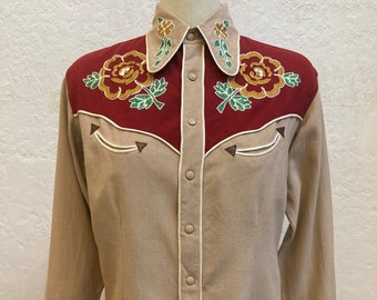 1940’s "The Frontex Co." Women’s Western Shirt in Tan and Maroon Rayon with Floral Embroidery and Snap Buttons / Size: Small - Medium