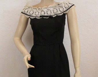 1950's "Debianne" Wiggle Dress in Black Linen with Large White Lace Collar / Size: 24" Waist