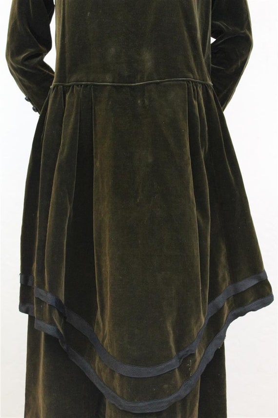 1900's Edwardian Dress in Dark Olive Green Velvet… - image 3