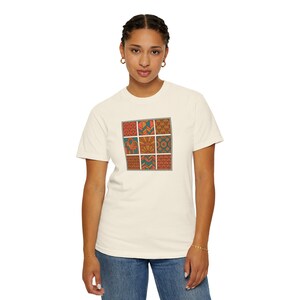 Retro geometrisk t-shirt med lapptäcke | Boho kakelmönster