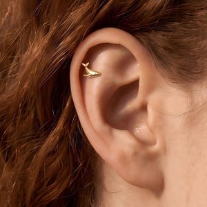 Boucle d'oreille baleine en argent sterling 925 plaqué or · Bijou de piercing animal marin à fermoir plat · Petite boucle d'oreille cartilage · Cadeau breloque marine