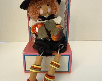 Vintage 1980s Pilgrim Shelf Sitter Doll: Hand-Painted Button Leg Thanksgiving Kitsch Homespun Decor