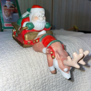 Vintage House of Lloyd &quot;On The Edge Stocking Holder&quot; (Christmas Around the World)