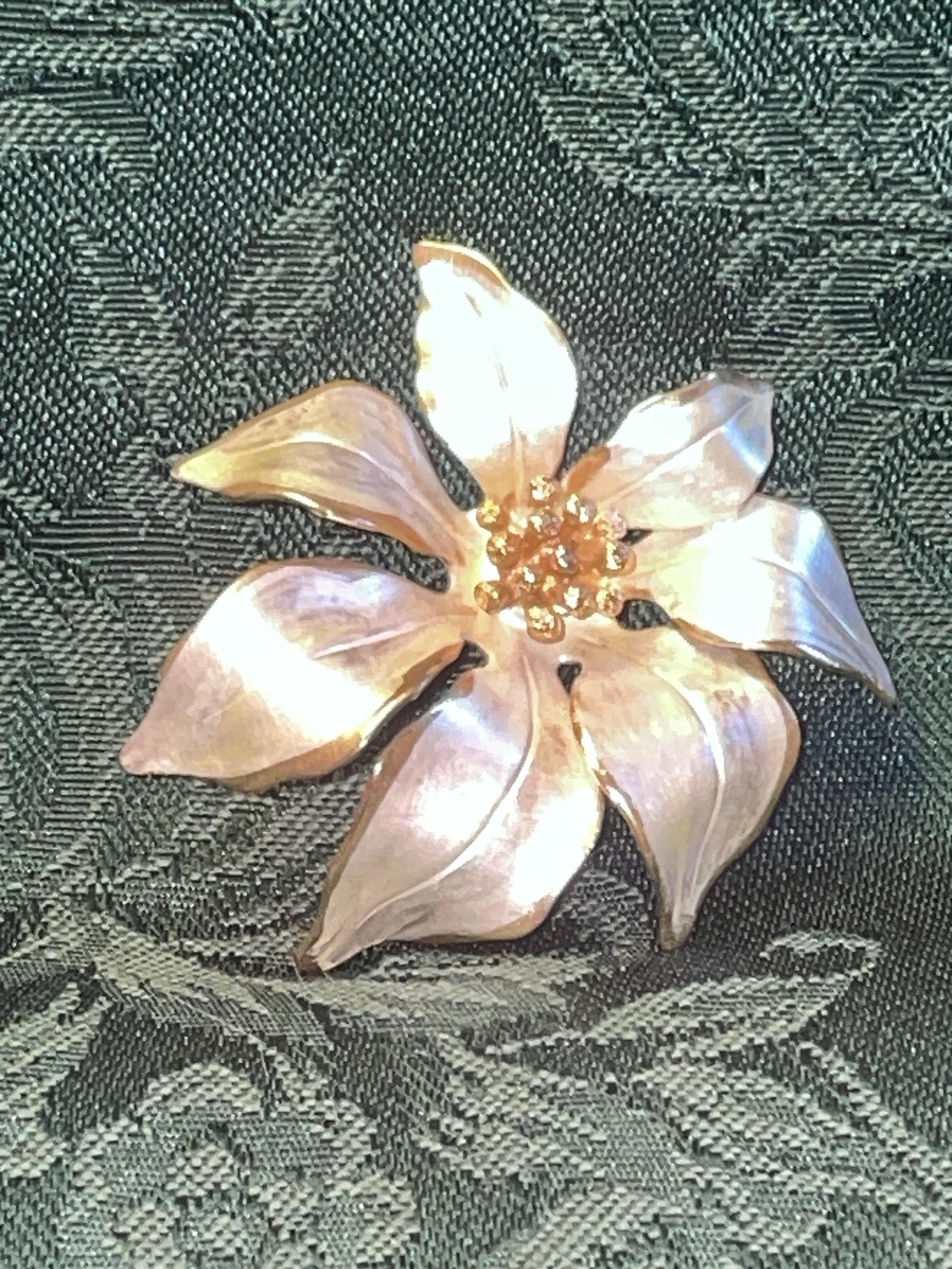 赤い花形ブローチ　Vintage poinsettia brooch Vintage Enameled Christmas Stemmed Poinsettia Pin Brooch