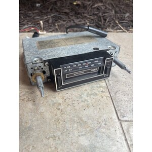 Vintage Kraco modell KID-581T AM/FM-radio. Oprövad. Med vred.