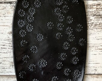 free-form rectangle serving plate with daisy surface design