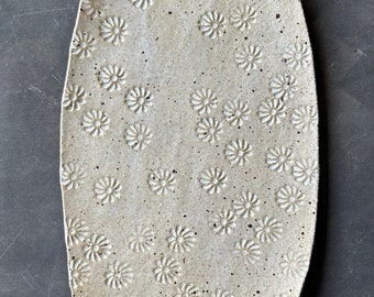 Rustic rectangular flower plate