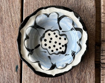 Small poppy dish light blue