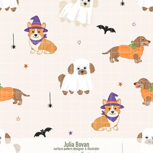 Puede incluir: Un patrón repetitivo con perros de dibujos animados en disfraces de Halloween sobre un fondo de cuadrícula claro. Las ilustraciones incluyen corgis con sombreros de bruja morados, perros salchicha con trajes de calabaza y perros fantasma blancos.