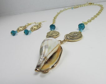 NATURAL Conch Shell Necklace Set on Gold Chain Matching Earrings 18 Inches