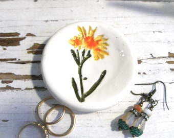 Small daisy ring dish flower jewelry holder