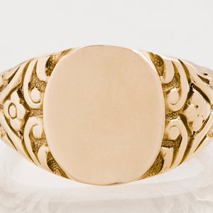 Antique Ring - Antique 14k Yellow Gold Signet Ring
