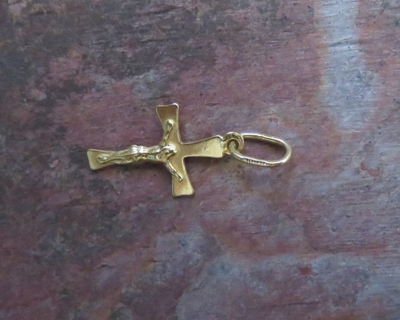 14K Solid Yellow Gold Cross Pendant in excellent … - image 3