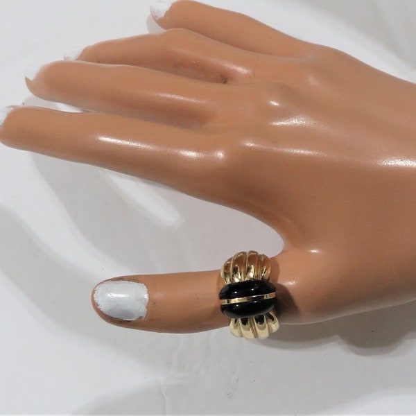 MAZ 14K Solid Yellow Gold and Genuine Black Onyx Ring, Size 7, Weights Over 9 grams, Extra Clean Condition