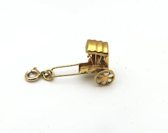 Early Victorian Era. The Hansom safety cab Pendant: 14K