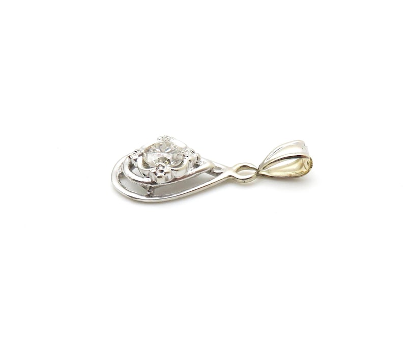 Colgante de oro blanco macizo de 14 quilates con diamante para mujer: talla brillante redonda de 3/8 de quilate. imagen 2