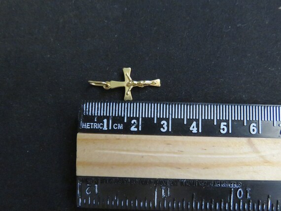 14K Solid Yellow Gold Cross Pendant in excellent … - image 4