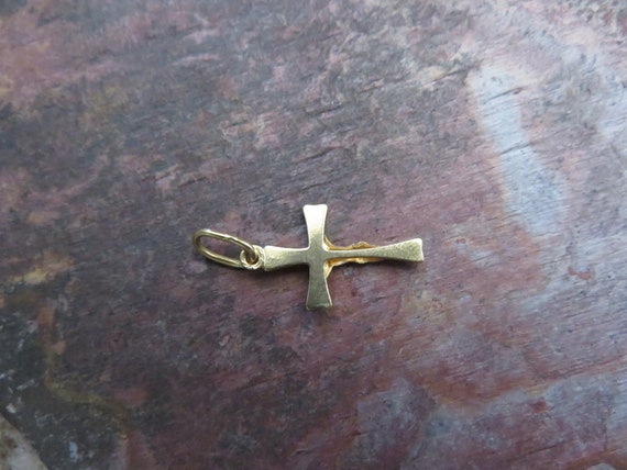 14K Solid Yellow Gold Cross Pendant in excellent … - image 2