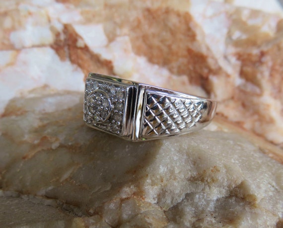 19+ 18K White Gold Wedding Band