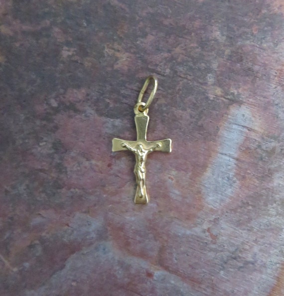 14K Solid Yellow Gold Cross Pendant in excellent … - image 1