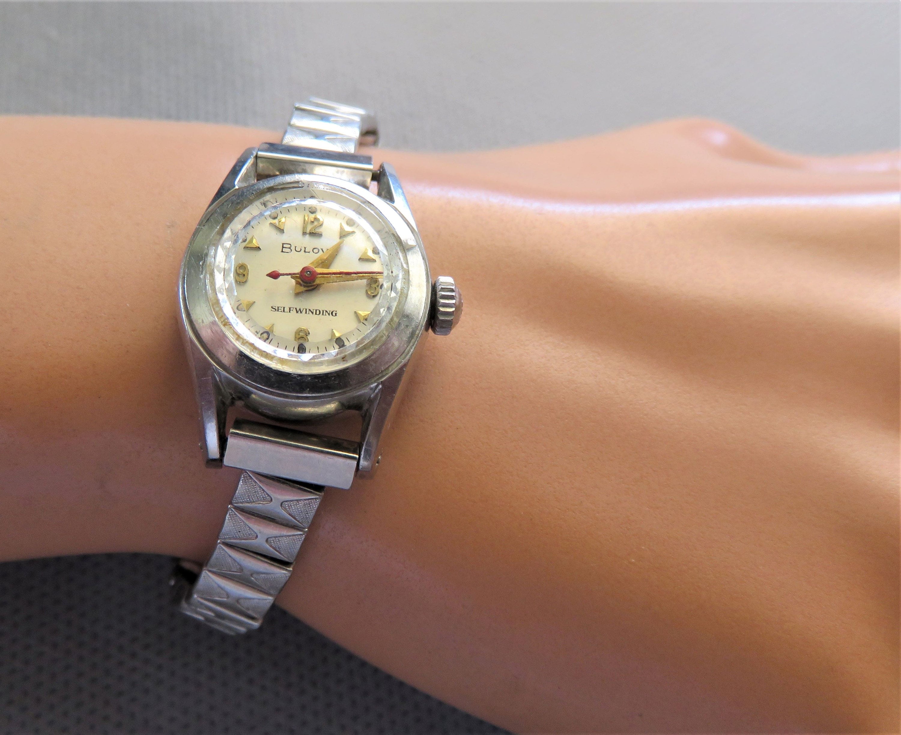 1940's Bulova 17 Jewel watch Gold filled (JL) 1940's Bulova 17 Jewel watch Gold filled (JL)