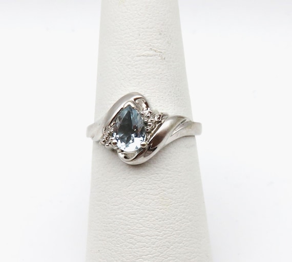 10k Solid White Gold Ring, Size 6 - image 2