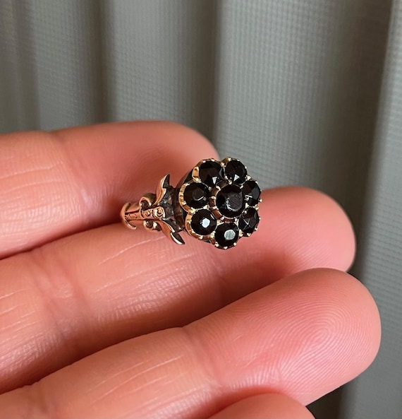 Antique Georgian 10K Gold Mourning Ring, Vauxhall French Jet Glass, Size 6 1/2